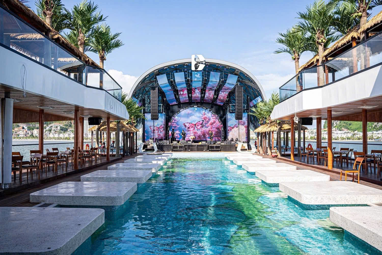 Siêu Du Thuyền Dolphin Hạ Long Siêu Du Thuyền Dolphin Hạ Long